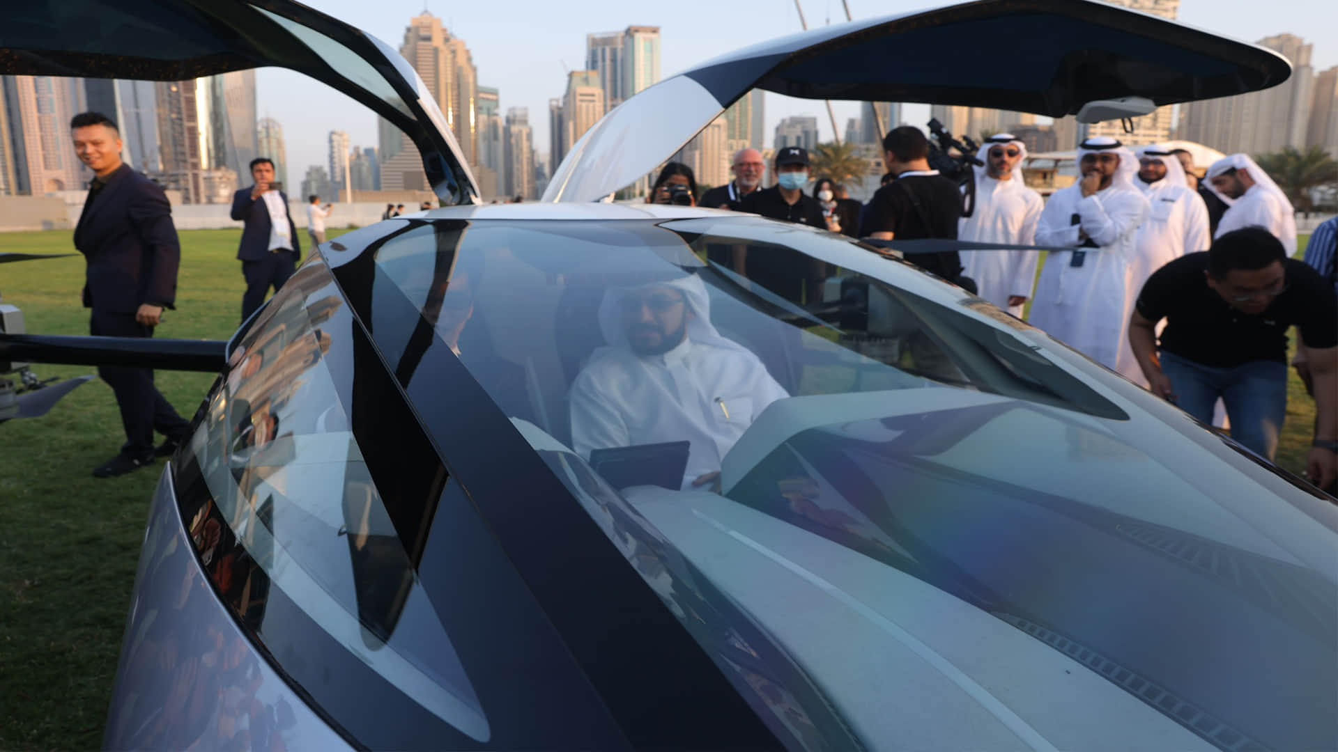Flying car makes first public flight in Dubai