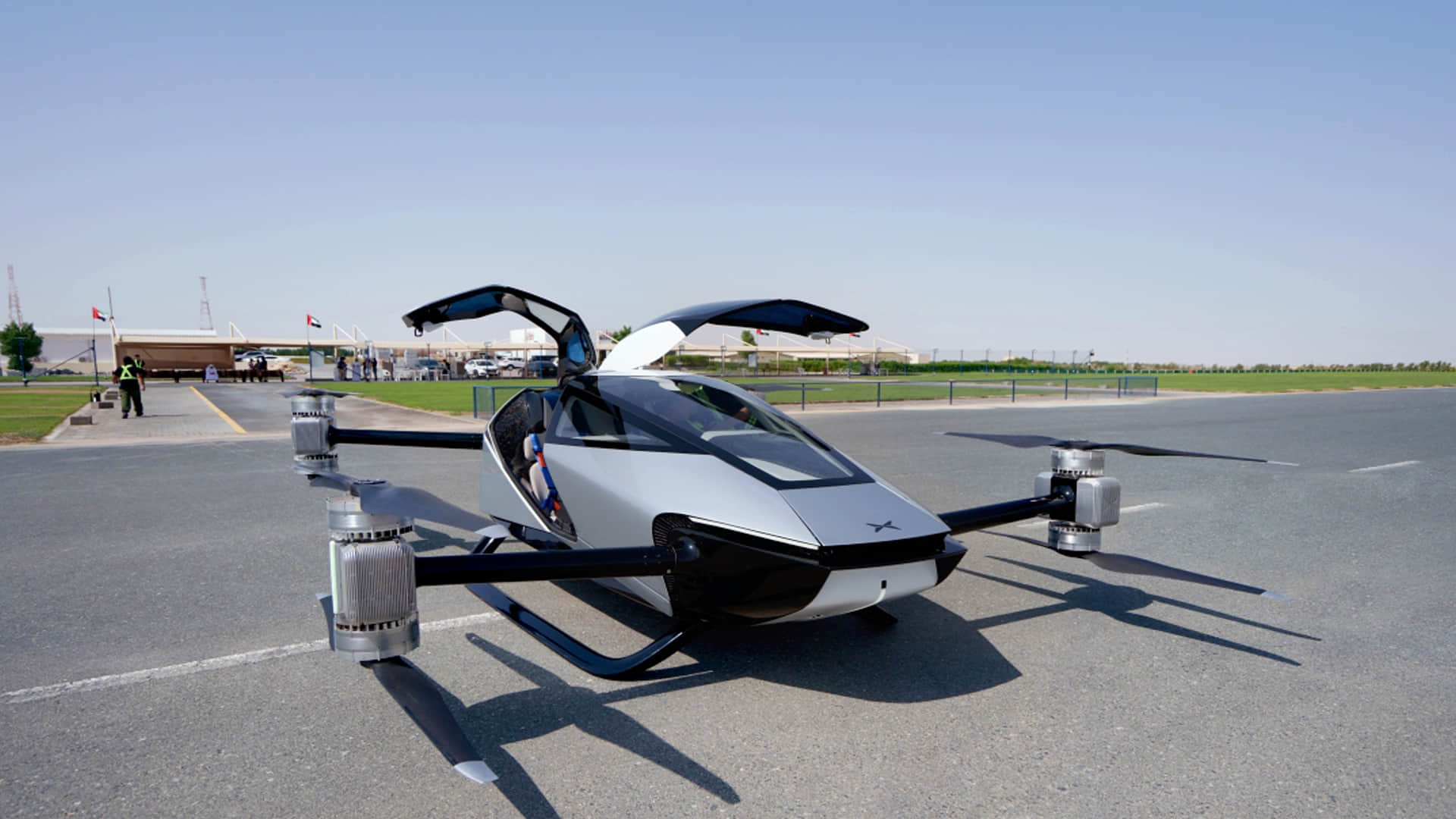 Flying car makes first public flight in Dubai