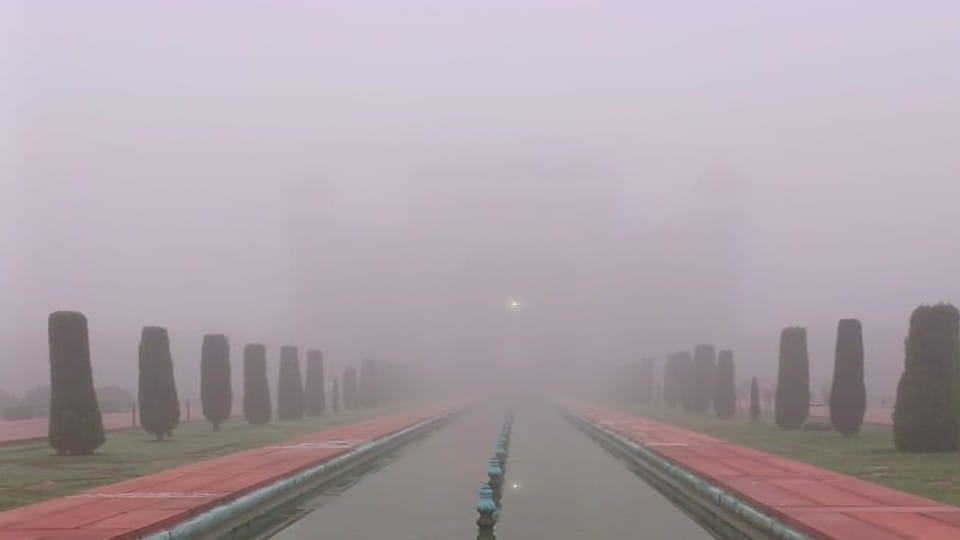 Agra Weather News: Taj Mahal Hide Due To Fog In Agra After Rain, Agra Ka Mausam