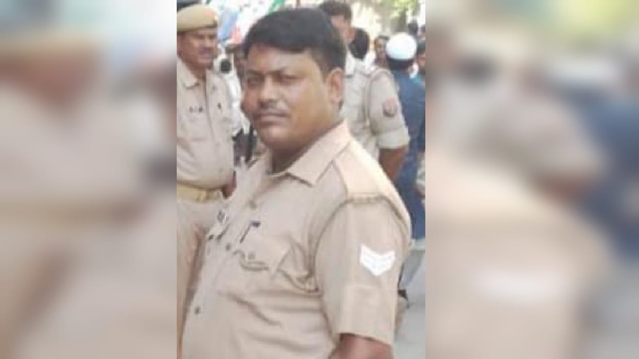 Under guise of auction Diwan of Barhalganj police station sold 22 bikes arrested