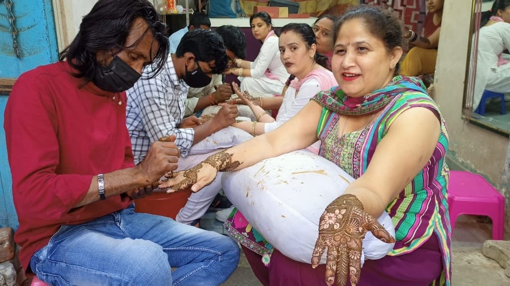 Women shopping for Karva Chauth in jammu city