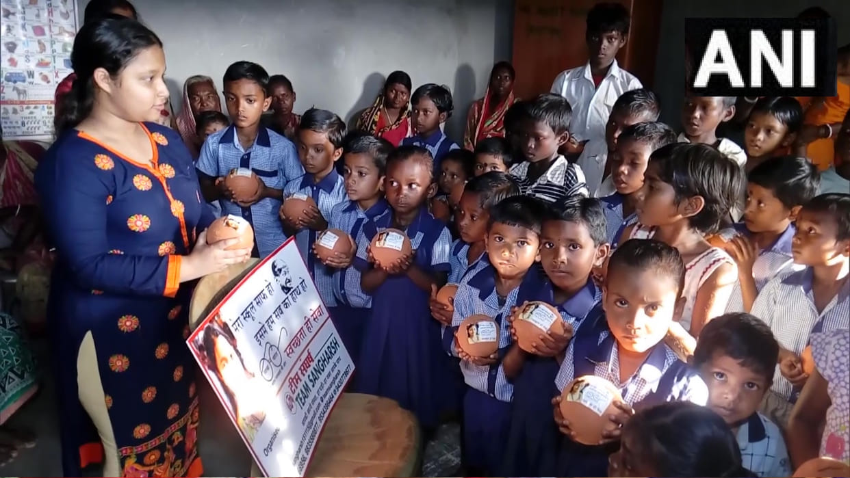 Jharkhand girl student built a toilet in the school using her pocket money explained the reason for this