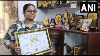 Jharkhand girl student built a toilet in the school using her pocket money explained the reason for this
