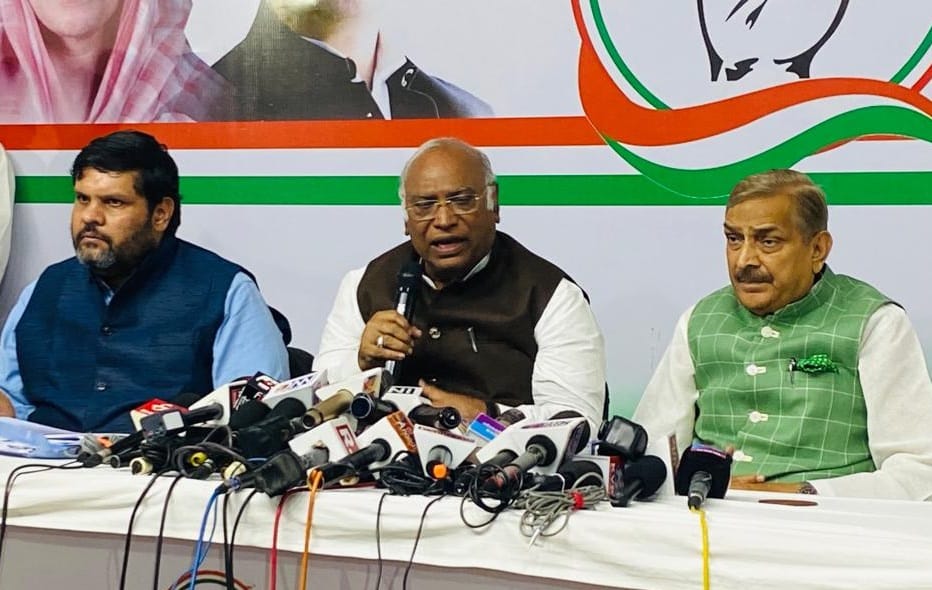 MP News Congress National President's candidate Mallikarjun Kharge reaches Bhopal