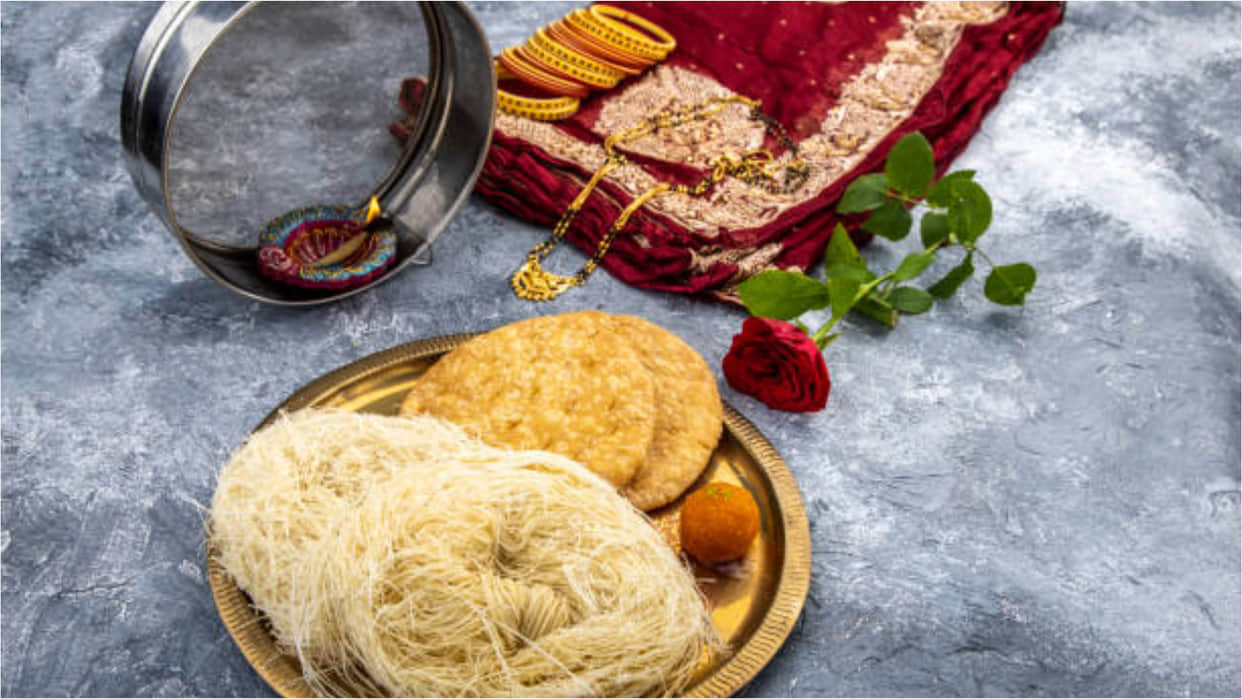 -Karwa Chauth 2022 Special Recipes How To Make Sweet Or Meethi Mathri For Karva Chauth Sargi In Hindi