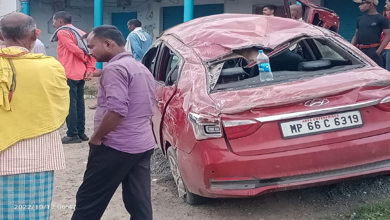 Sonebhadra Woman standing in front of house was trampled by an uncontrollable car died on the spot