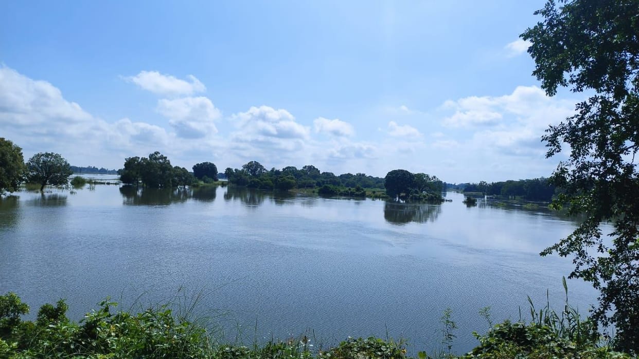 Contact of four villages broken due to water of Aami river, five boats installed