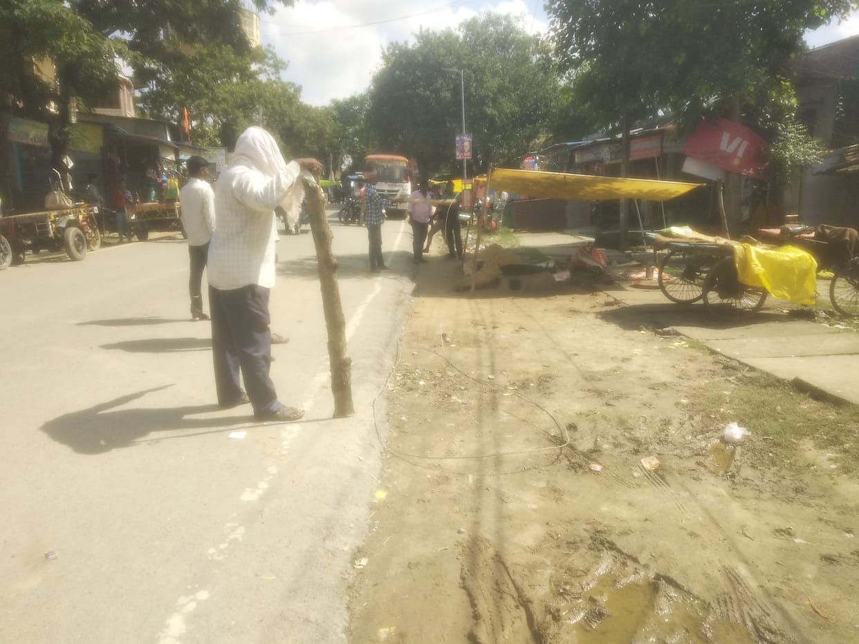 hightension wire fell down in market
