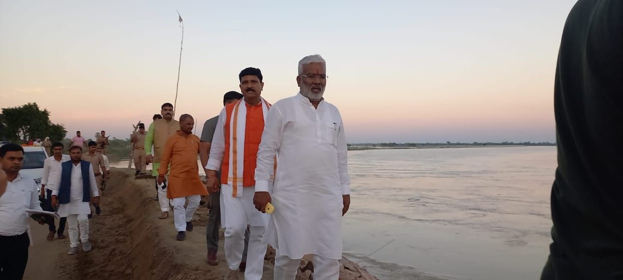 Jal Shakti Minister inspects Kermani-Belauli embankment