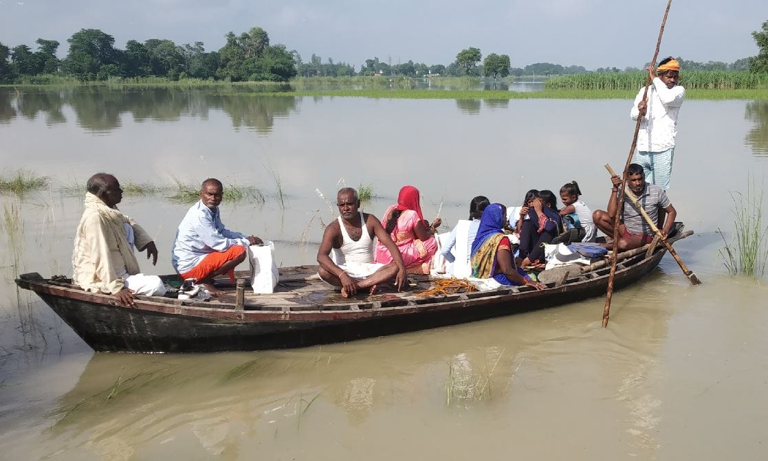 Saryu River flowing above danger mark in Mau people of coastal areas were shocked