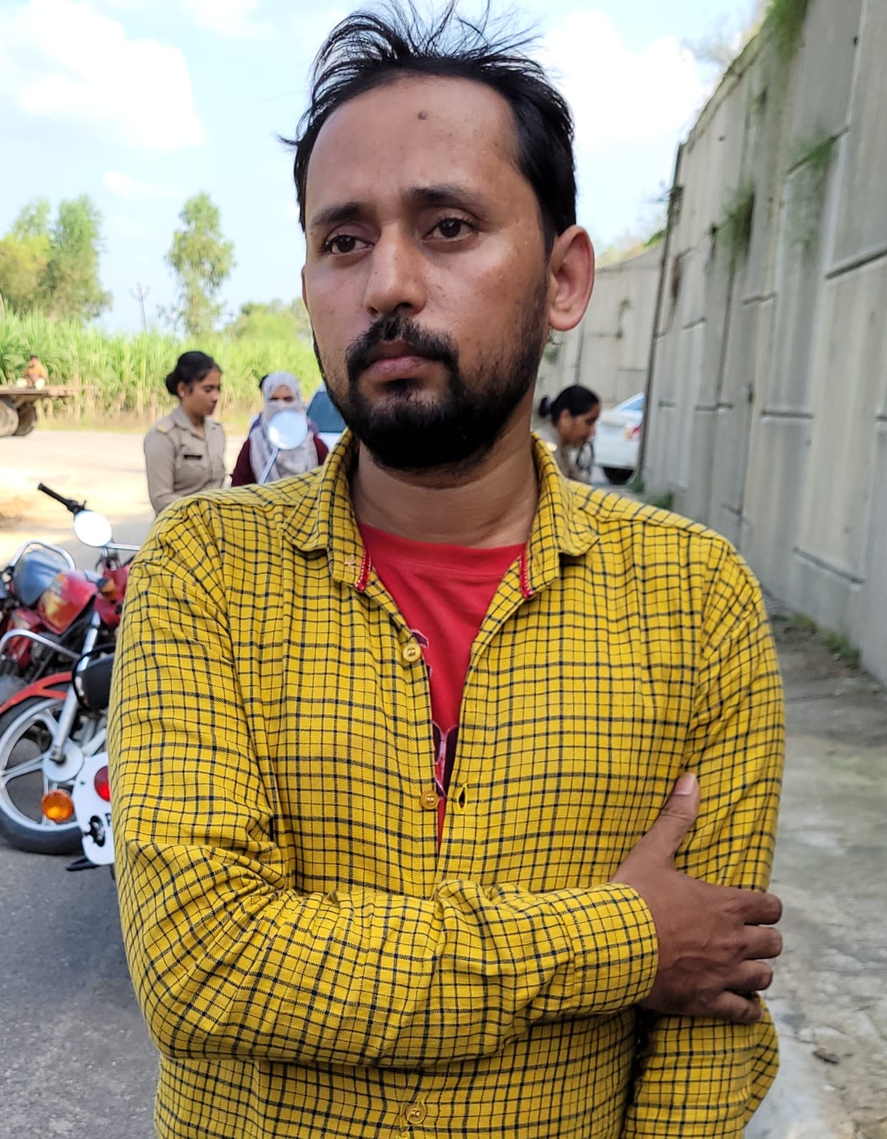 robbed two and a half lakh rupees from bank friend