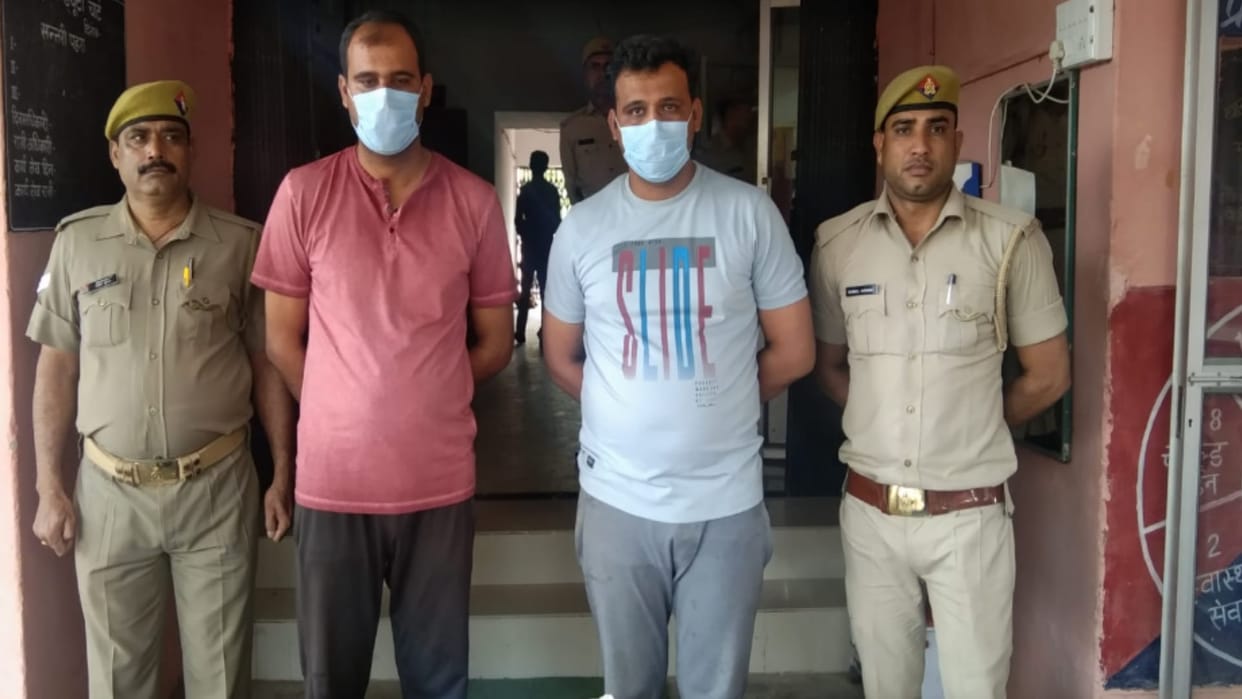 Shamli News: Delhi police and BSF constable have beaten up to inspectors of Uttar Pradesh