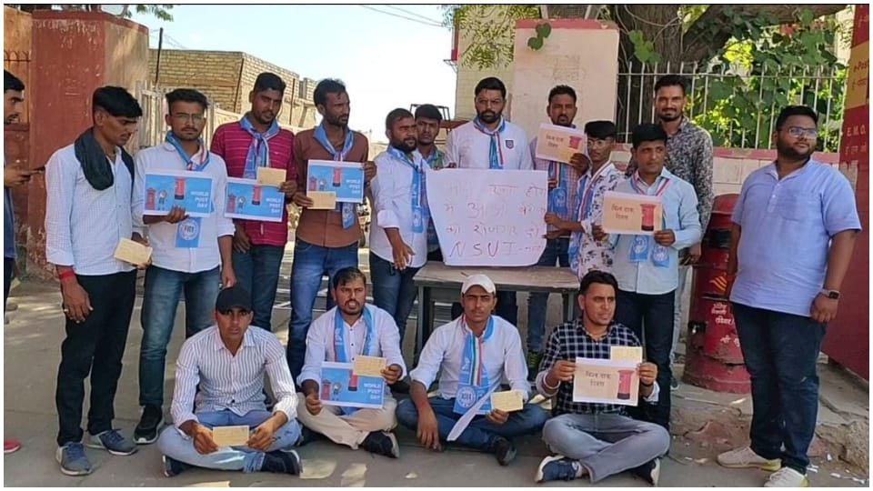 NSUI workers wrote letter with blood to central government Nagaur
