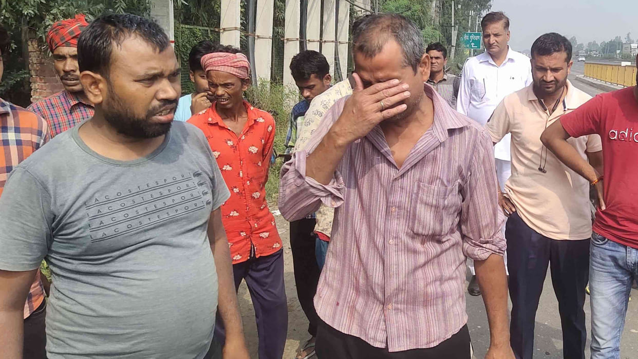 Crane crushed the worker going home after shopping for Karva Chauth