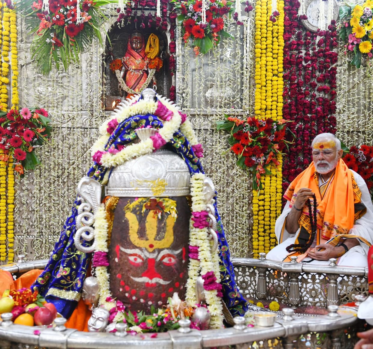 Hindi and Hindu: Emphasis on secularism with equality in the constitution and Indian faithful to religion