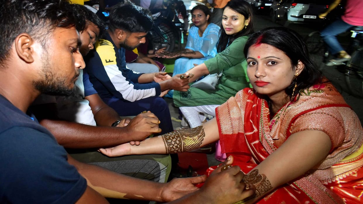 Muzaffarnagar: VHP appeals to women should not get henna applied by Muslim youth on Karva Chauth
