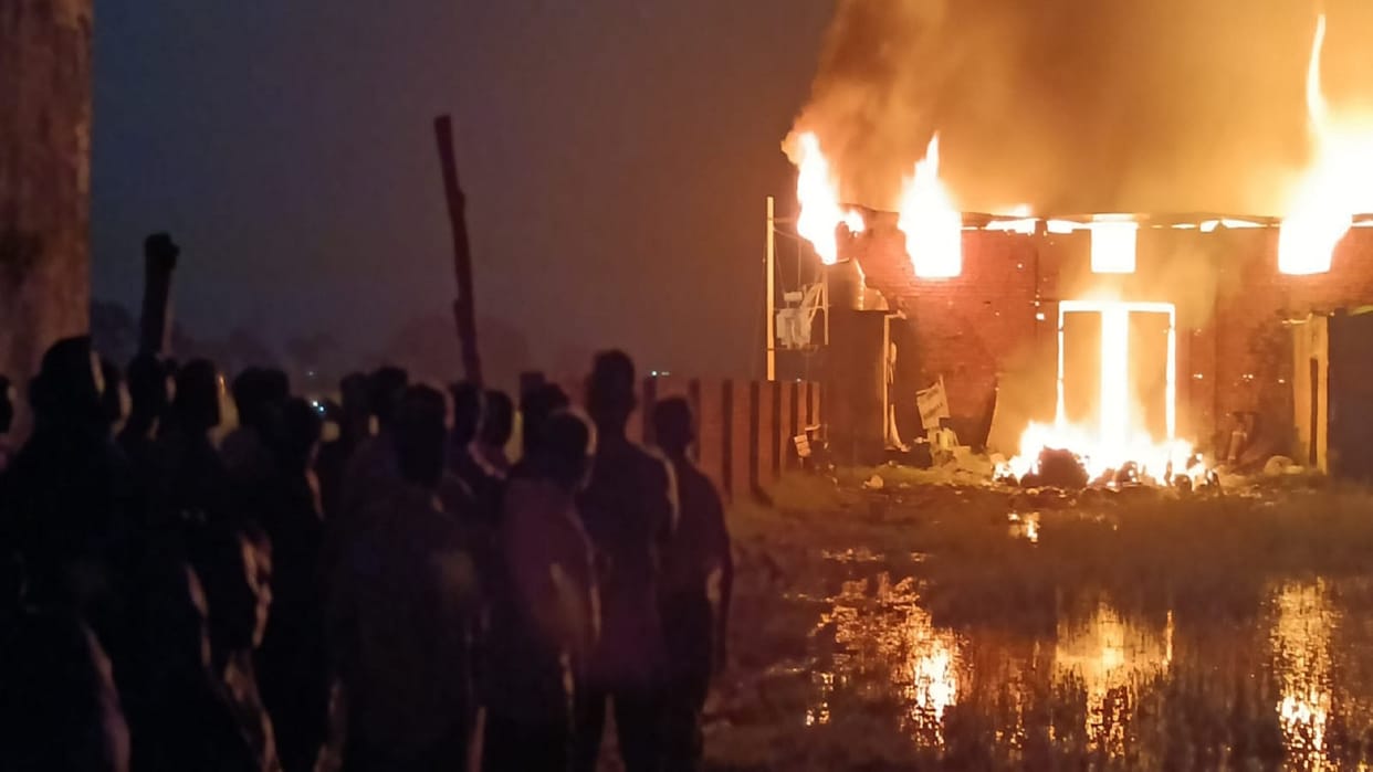 huge fire broke out in cotton factory fire brigade got it under control after hours of effort