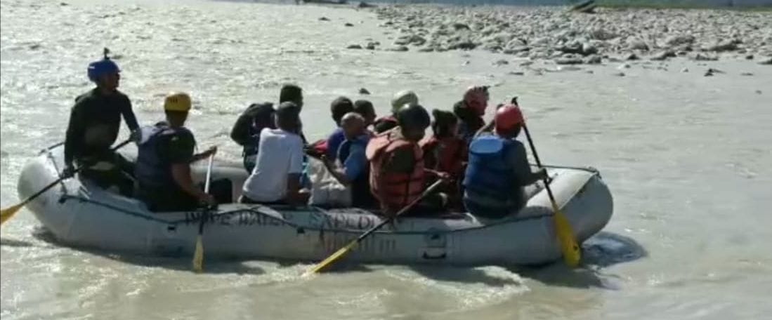 Kosi river got patients crossed by raft