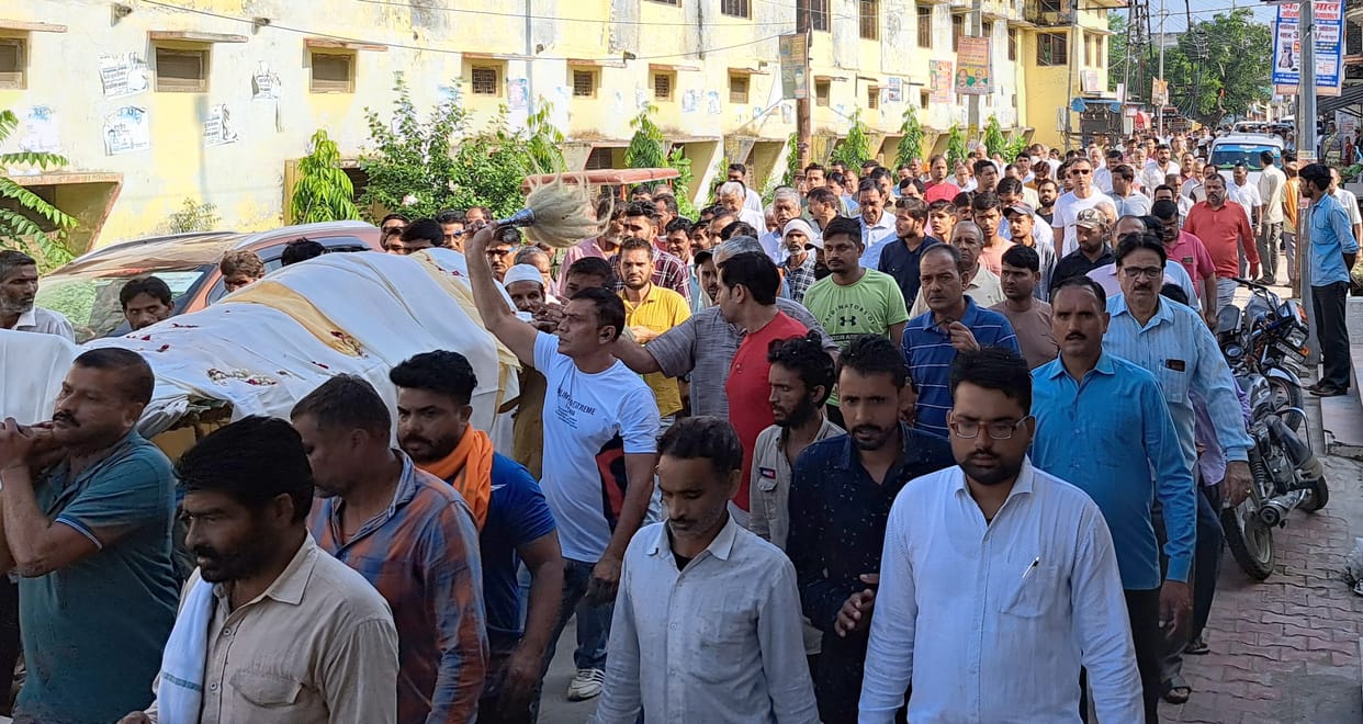 Last farewell to Kunwar Rana Pratap with moist eyes