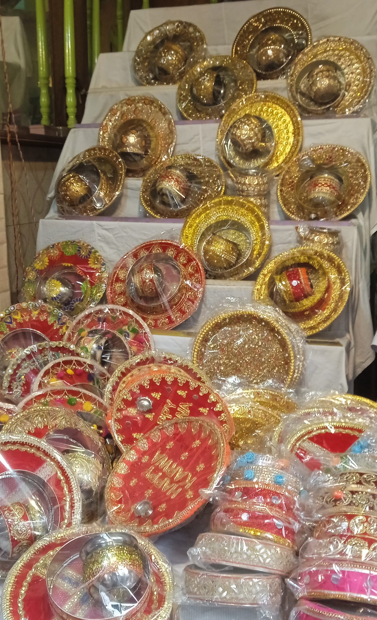 Due to the preparations for Karva Chauth, crowd gathered in the market