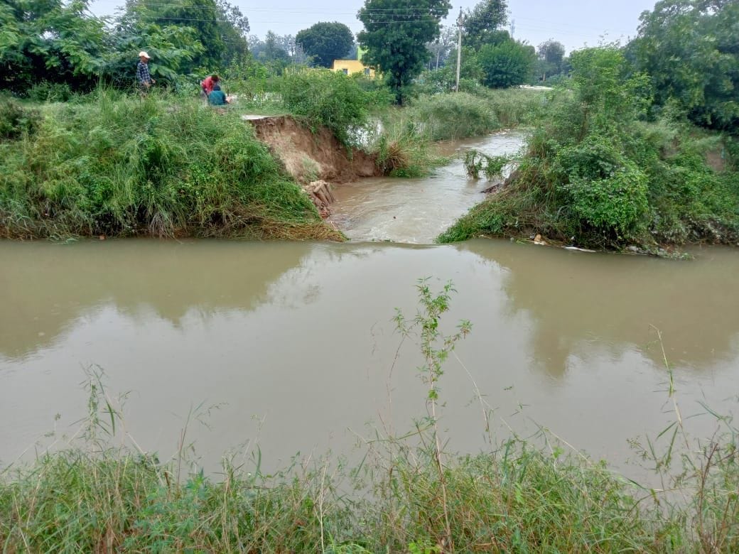 Rajbha's track was not repaired in three days, farmers upset