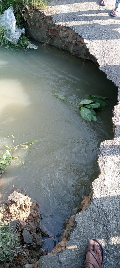 A culvert built on the ring dam near Narayanpur, water entered the village