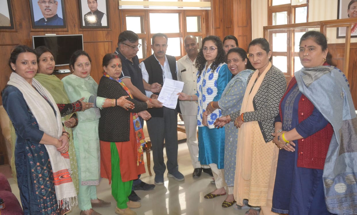 Before Priyanka Gandhi's visit, Congress councilors moved a no-confidence motion against the Mayor-Deputy Mayor of the party