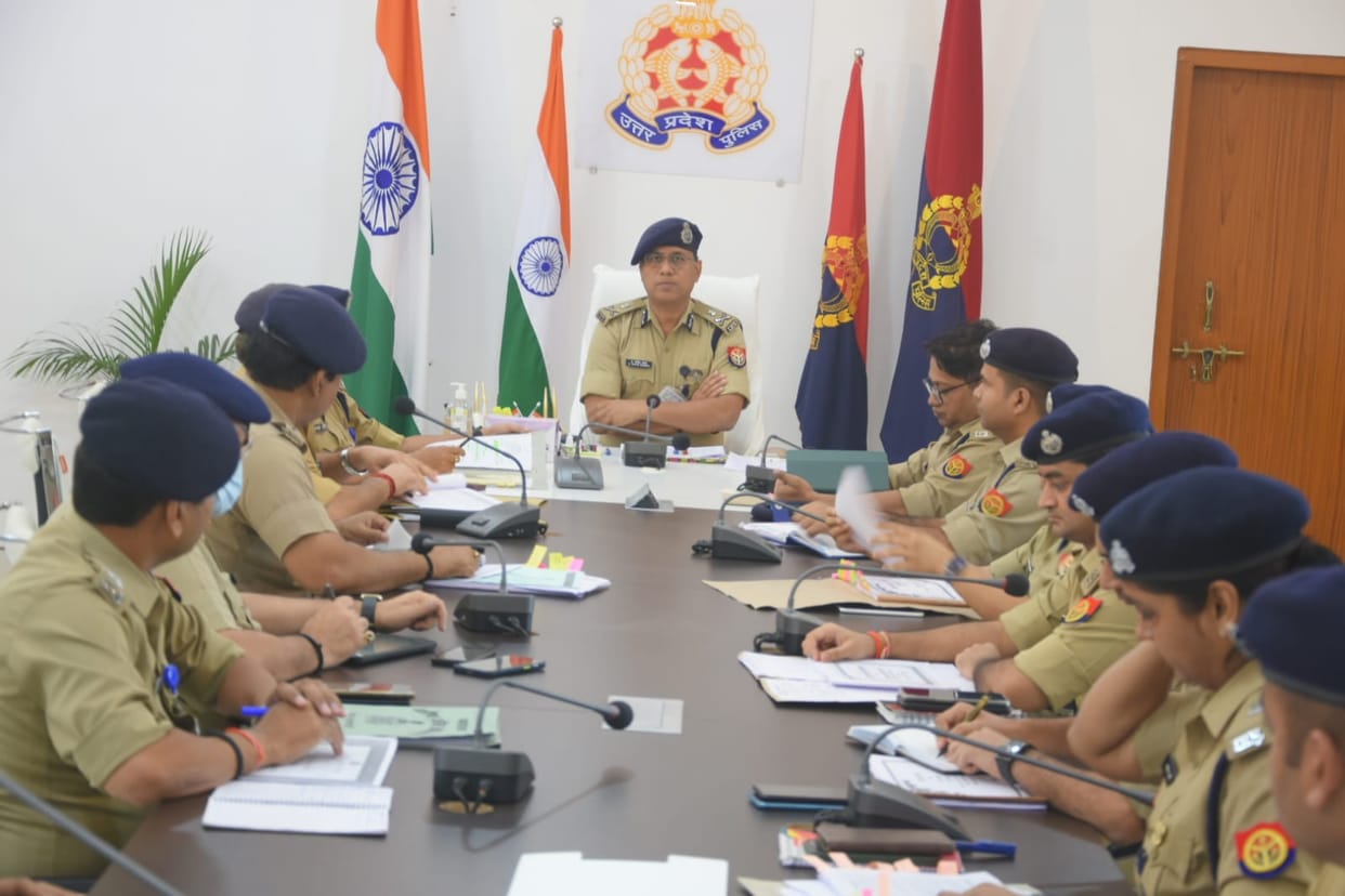 Police Commissioner of varanasi held crime review meeting amid festivals Dhanteras Diwali and winter crime