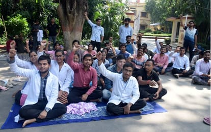 Four students suspended for fight in assaulting cyber library 19 warned