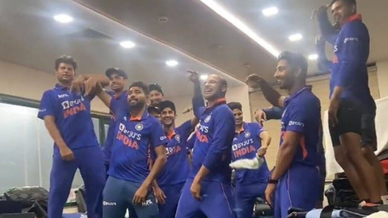 VIDEO Team India danced After defeating South Africa in the ODI series daler mehndi song bolo tara rara