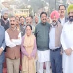 सोलन में प्रदेश कांग्रेस प्रभारी राजीव शुक्ला व अन्य।