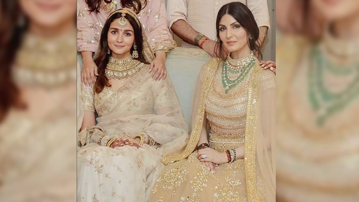 Karwa Chauth Neetu kapoor wishes Happy Karva Chauth to alia Bhatt and daughter Riddhima Kapoor