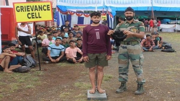 Agniveer Rally: Wearing a wig to increase the length, paper put in shoes, caught and out