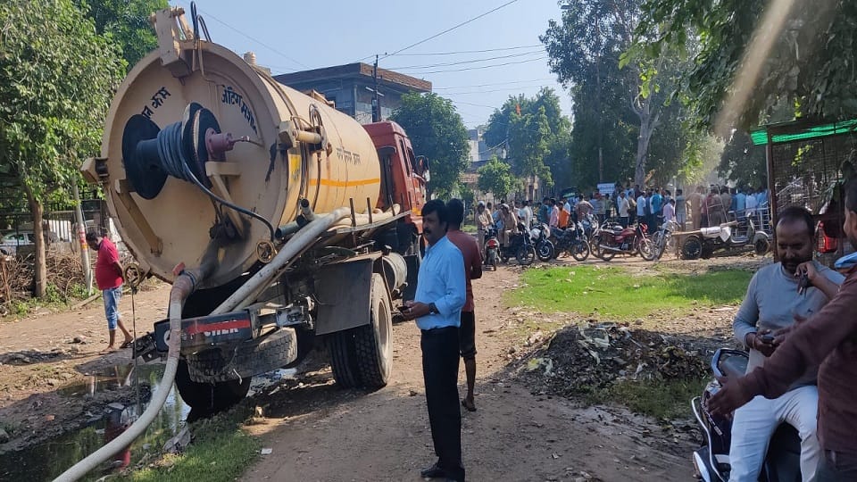 Dengu Vihar pareshan nagar officers ran as soon as names of the colonies changed in agra