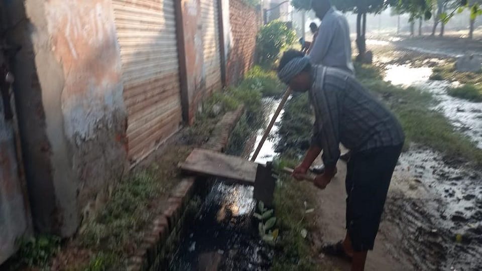 Dengu Vihar pareshan nagar officers ran as soon as names of the colonies changed in agra