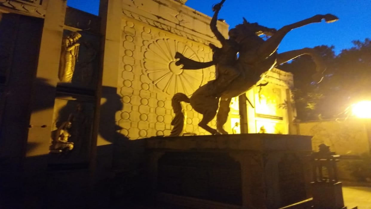 Eight out of nine lights installed at the birthplace are defective not improved even after complaining