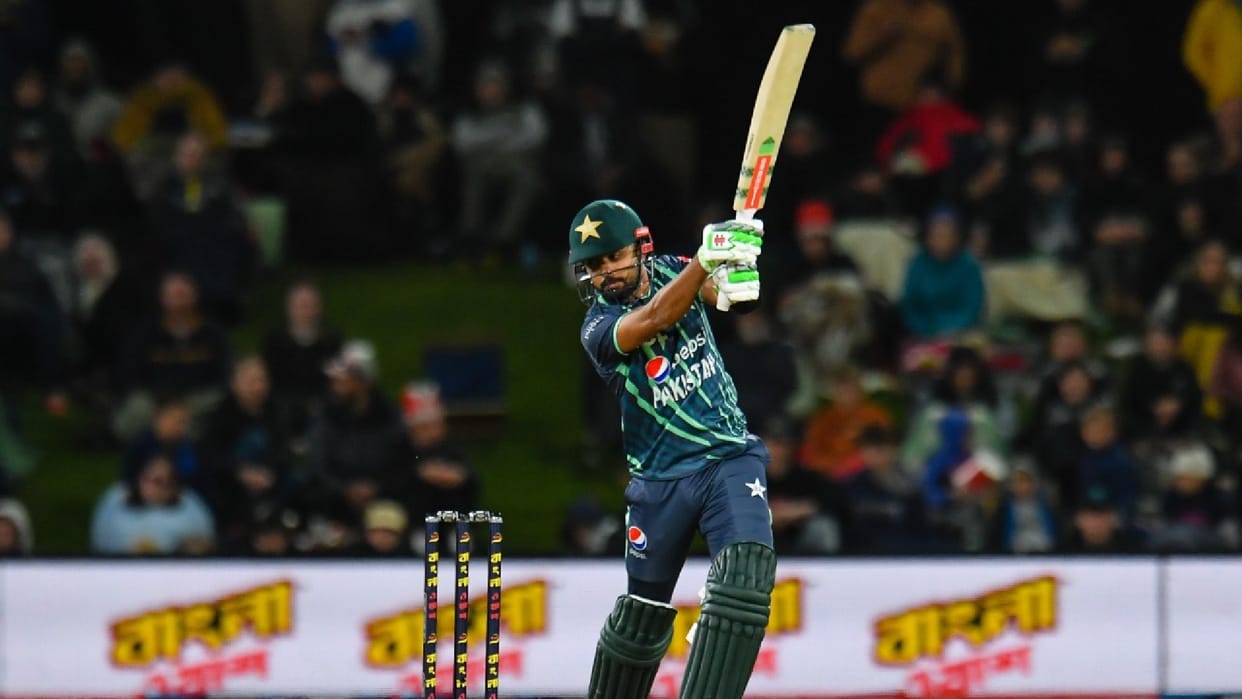 PAK vs BAN T20 2022 Babar Azam Scored 11,000 Runs in T20i Breaks Record of Virat Kohli News in Hindi