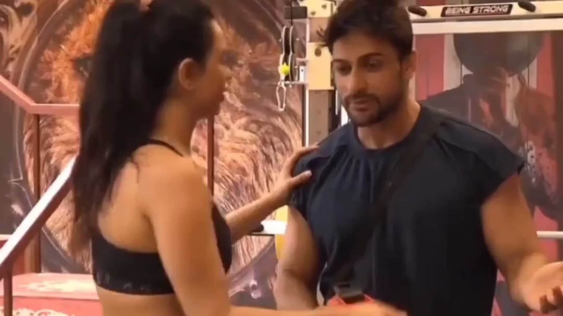 Bigg Boss 16 Shalin Bhanot Kissed Soundarya Gautam Vig Call him cheap