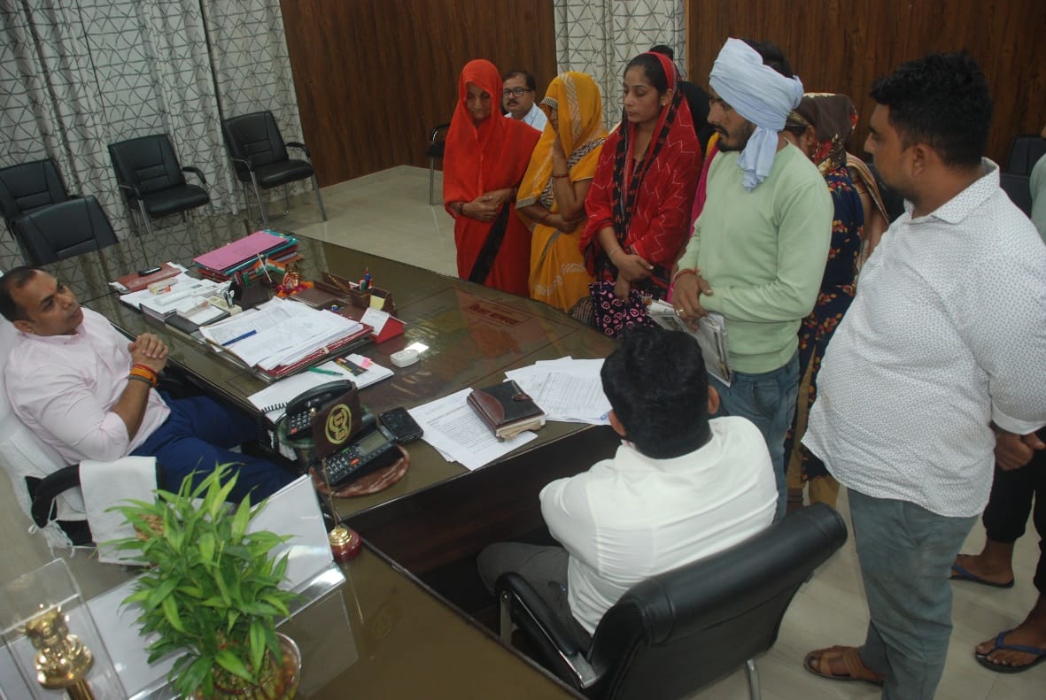 The woman reached the collectorate with daughters to commit self-immolation