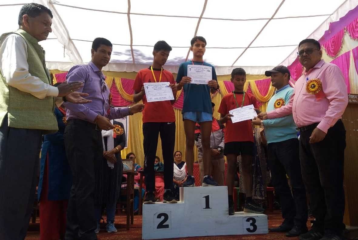 Sumit Wins 400 Meter Race