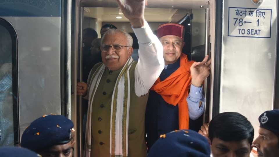 Haryana CM Manohar lal traveled on Vande Bharat train from Chandigarh to Ambala