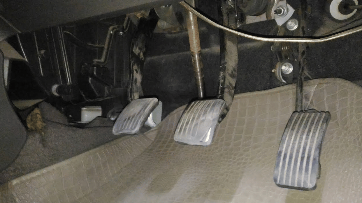Clutch has an important role in a car, which four mistakes cause it to get damaged, know details