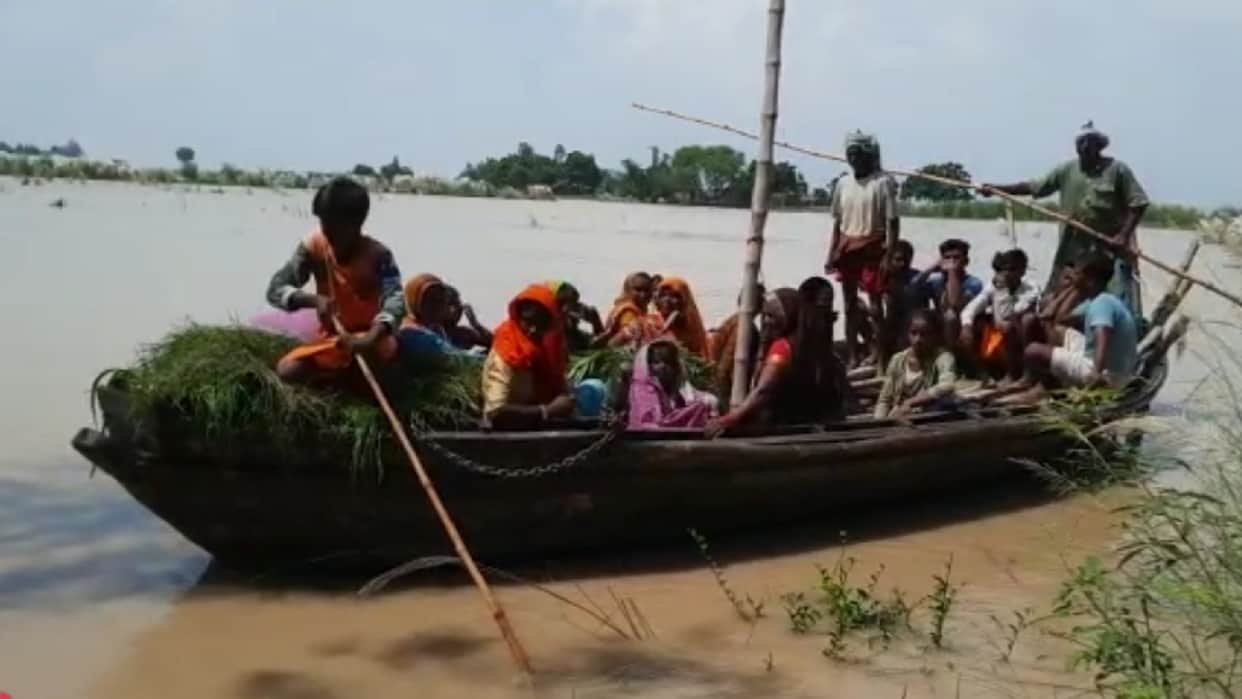 situation horrifying due to floods of Saryu and Rapti in Gorakhpur rural