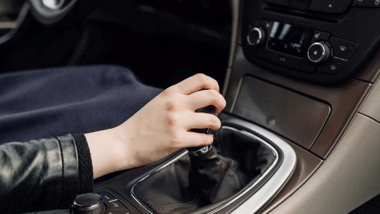 There are advantages and disadvantages of driving a standard car, know the complete details