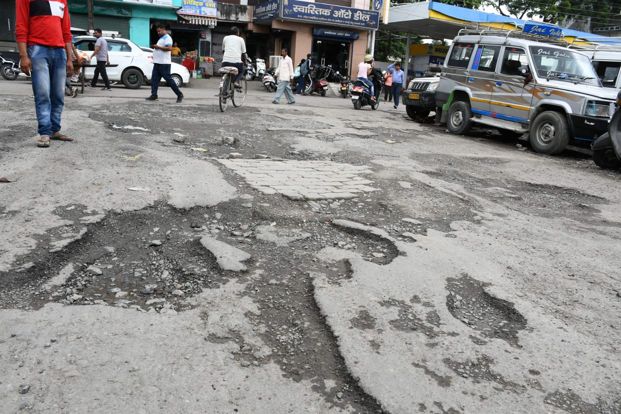 Officers did not wake up even on CM's deadline