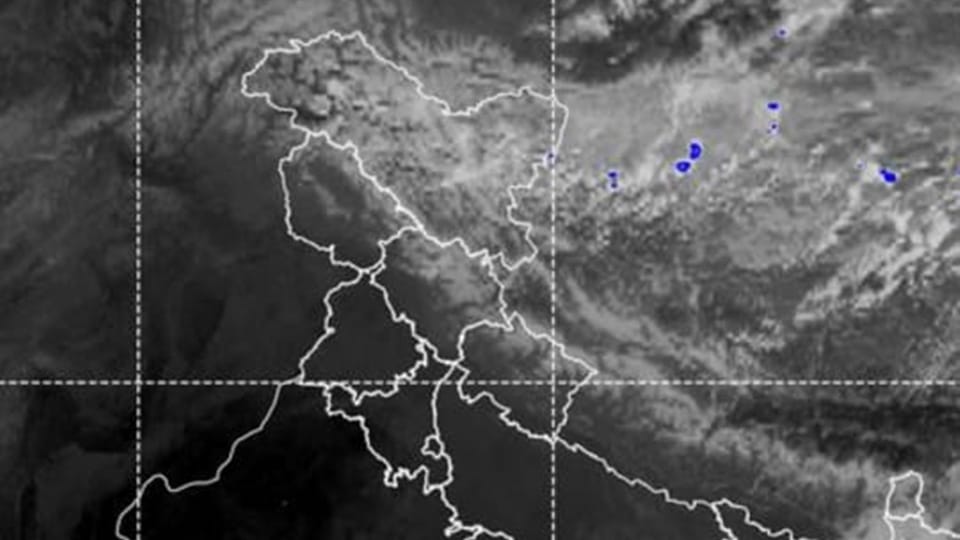 jammu kashmir weather Fair to partly cloudy at most places snowfall in leh