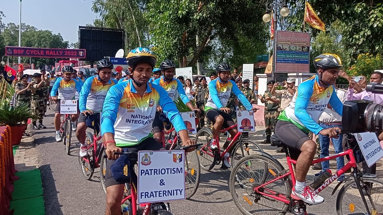 ADGP Mukesh Singh flag off BSF cycle rally from the suchetgarh to Gujarat