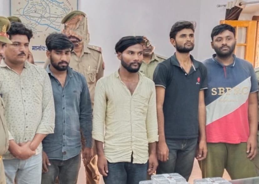 Five robbers arrested, two trucks looted, money and mobile recovered