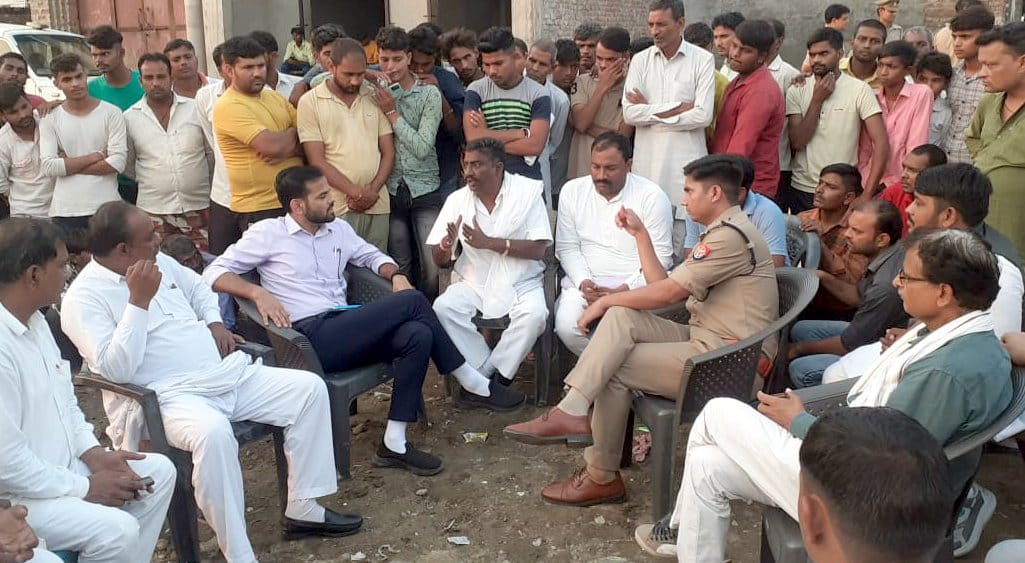 Accused of setting fire to poster of Maharishi Kashyap in Buchakhedi
