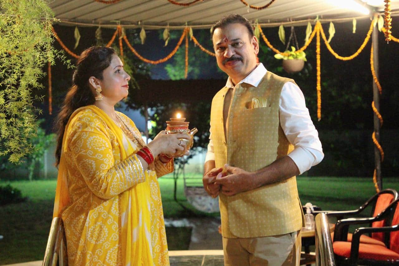 Karwa Chauth 2022 celebration moon of love shines in night in varanasi see in pictures